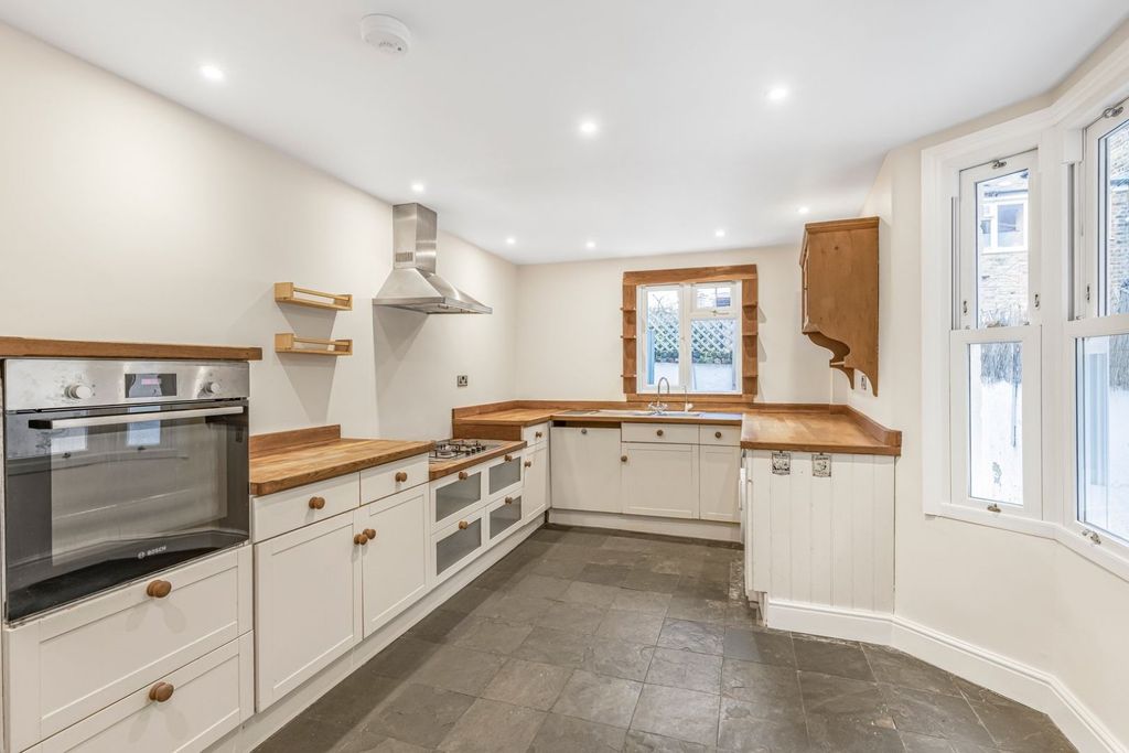 Property photo 2 of 19 Picture No. 16