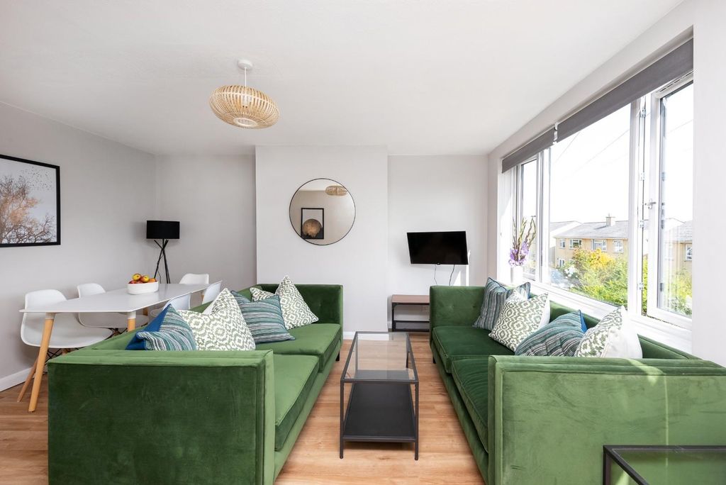 Property photo 1 of 15 74 Marshfield Way, Bath, BA1 6HQ-5.Jpg