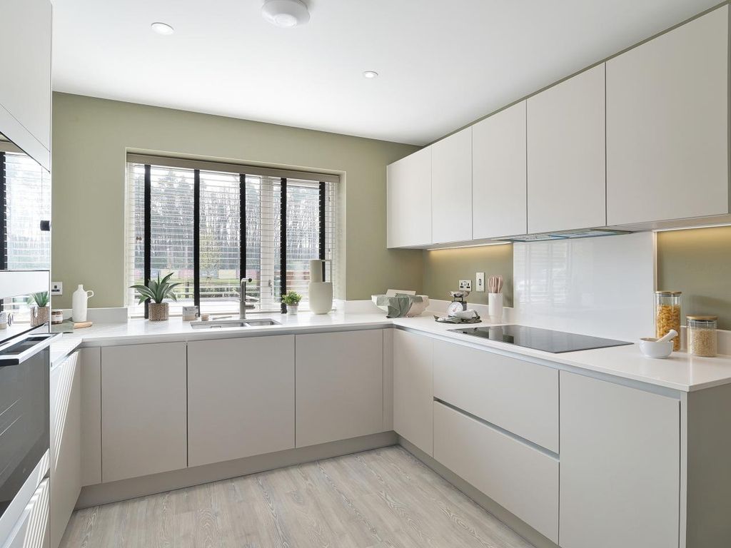 Property photo 3 of 10 Kitchen