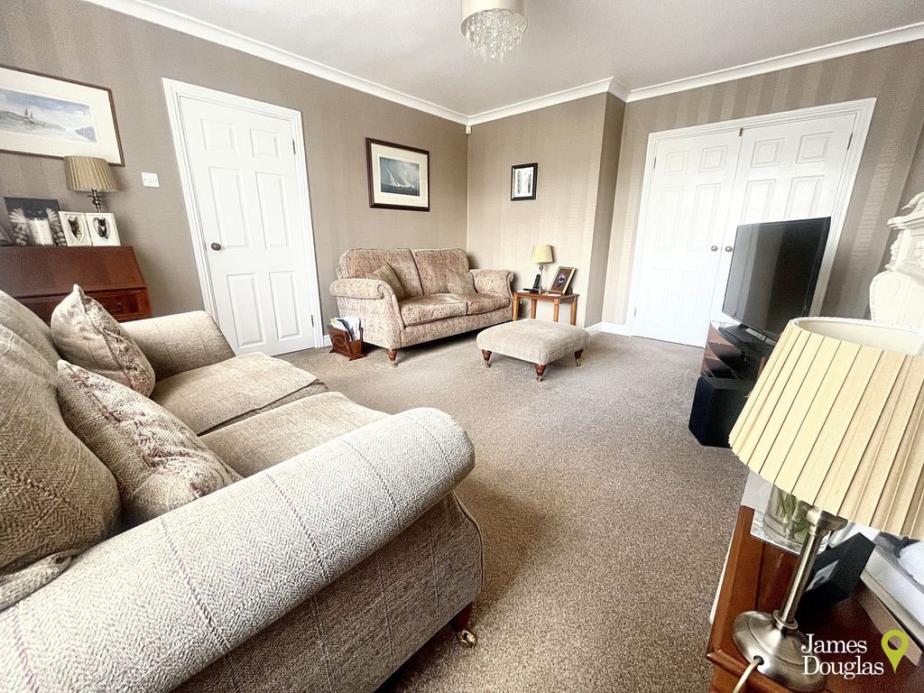 Property photo 3 of 20 Liv2 (1)