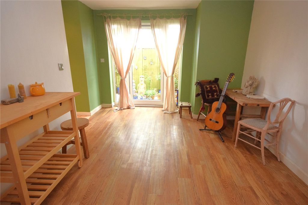 Property photo 3 of 8 Picture No. 14