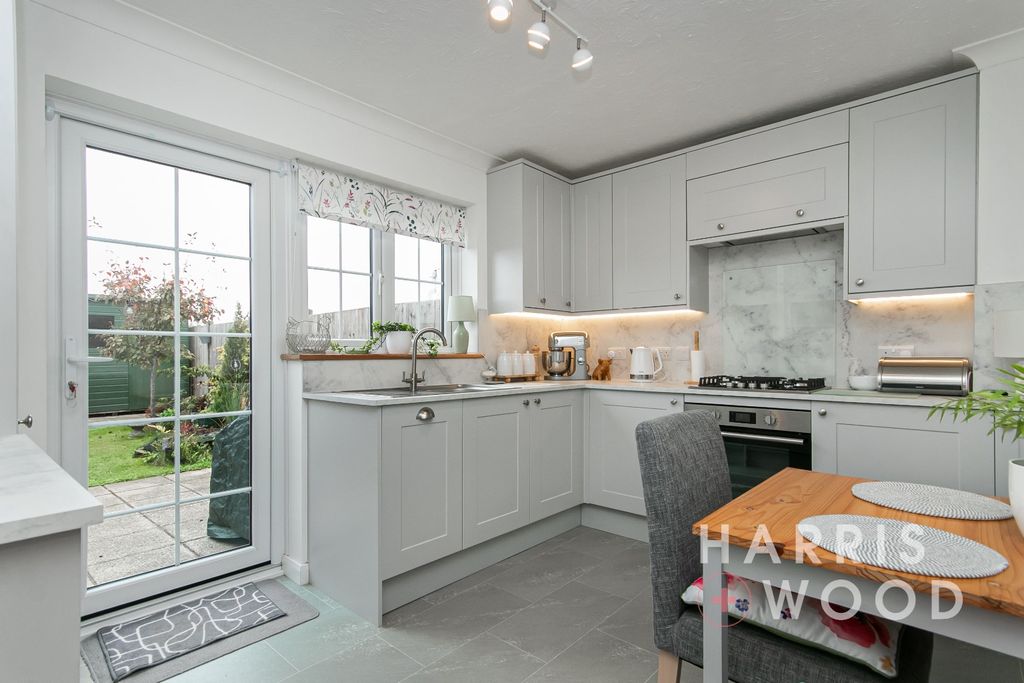 Property photo 2 of 19 4281182