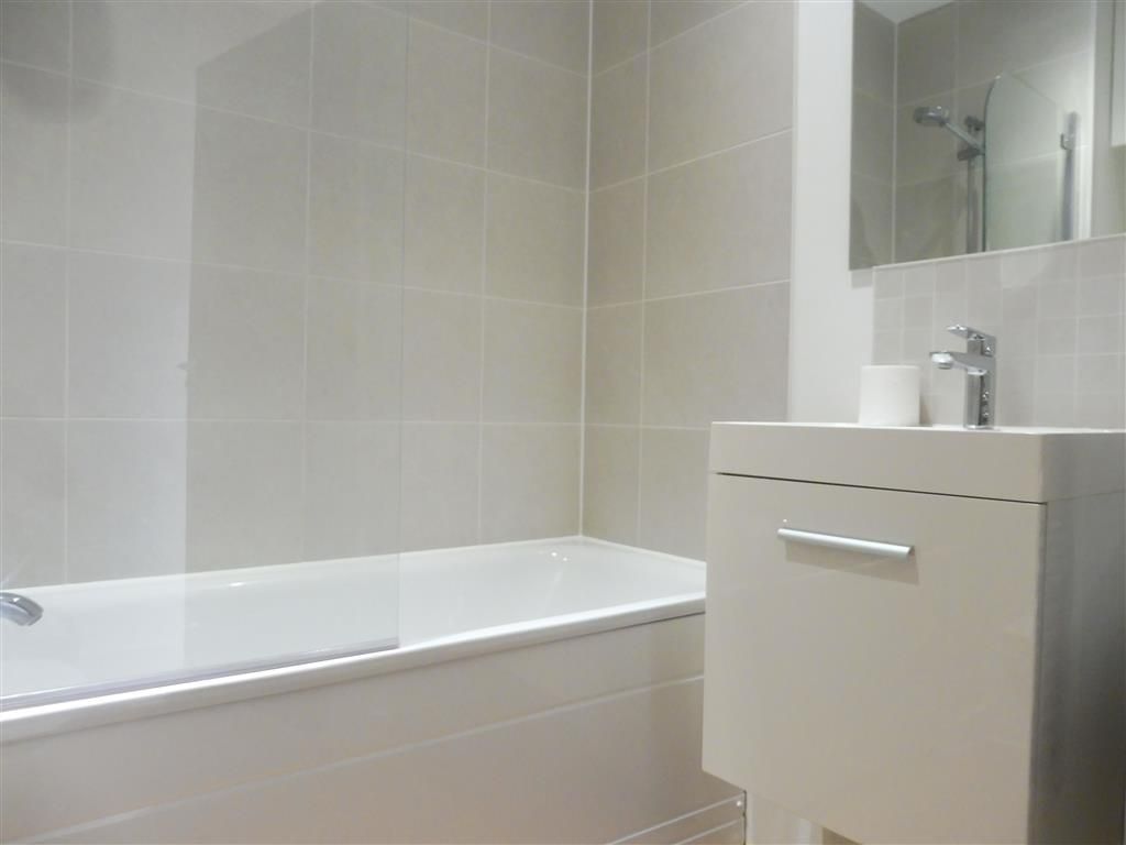 Property photo 2 of 11 Bathroom