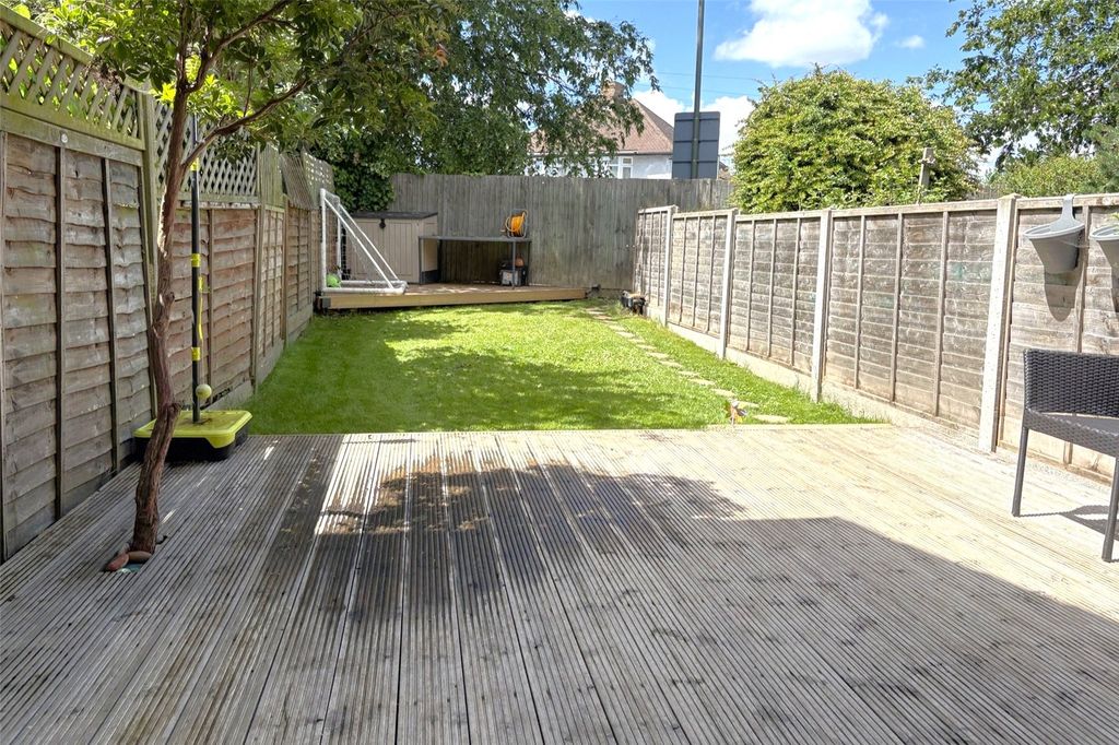 Property photo 2 of 11 Garden