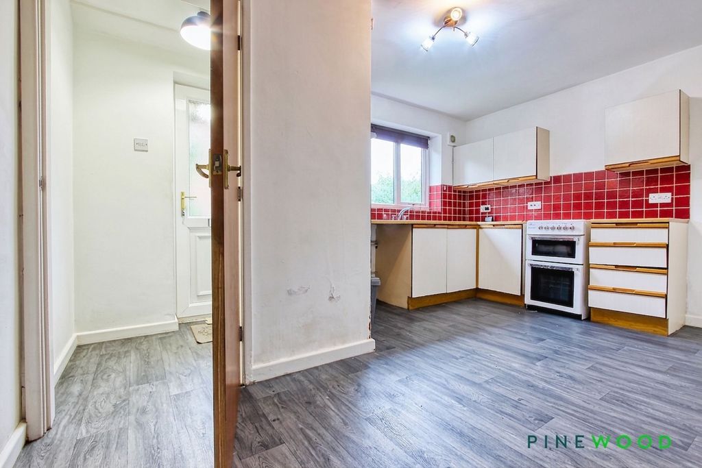Property photo 3 of 14 Kitchen