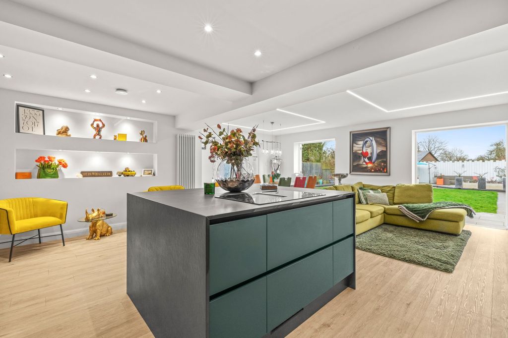 Property photo 2 of 20