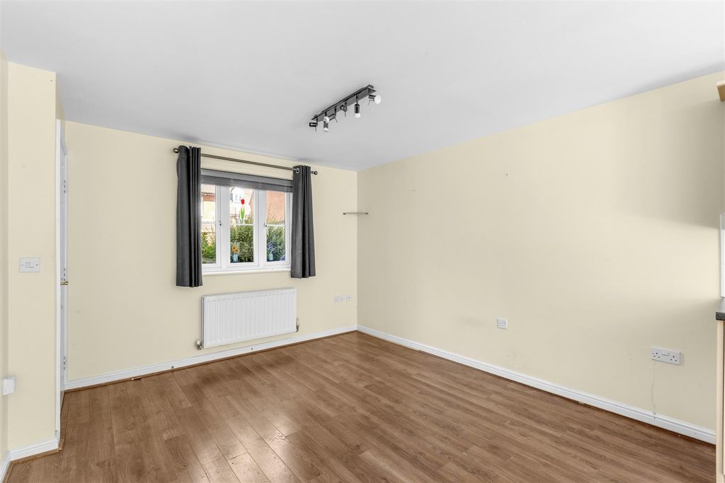 Property photo 3 of 15 Petronel Rd-10.Jpg