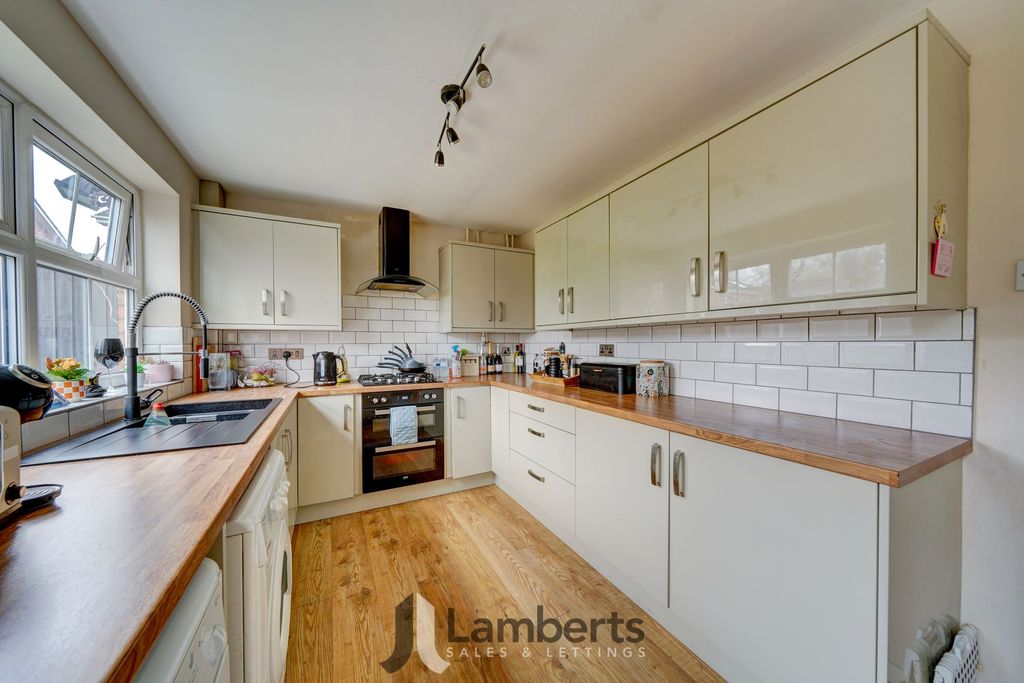 Property photo 3 of 20 Kitchen
