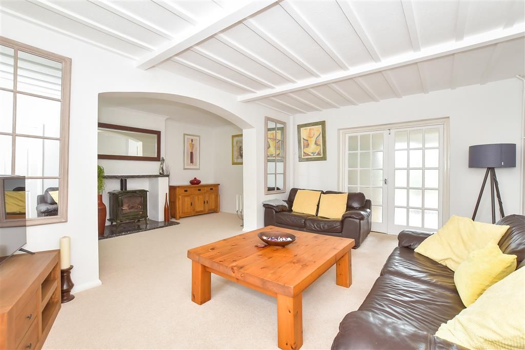 Property photo 2 of 16 Lounge