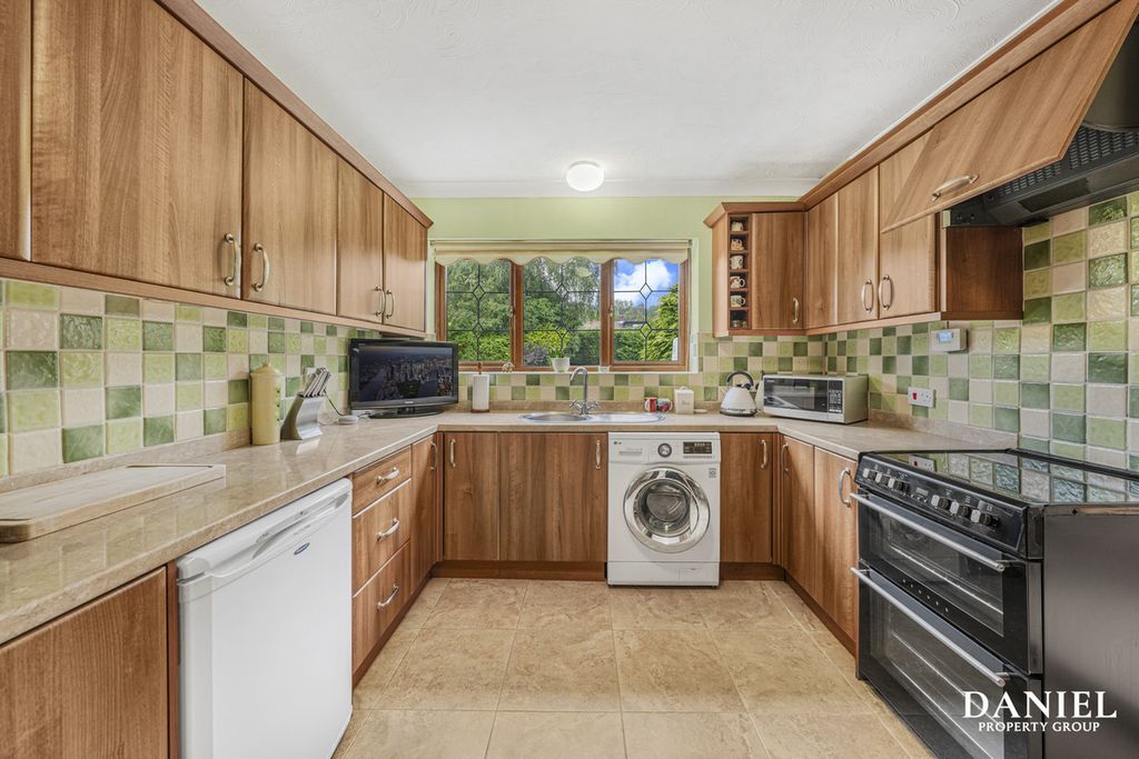 Property photo 2 of 33