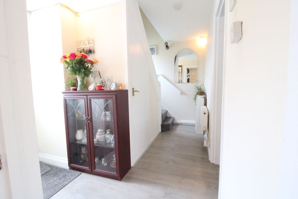 Property photo 3 of 17 Hallway.Jpg