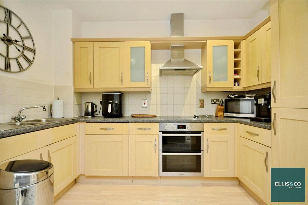Property photo 2 of 10 Picture No. 21