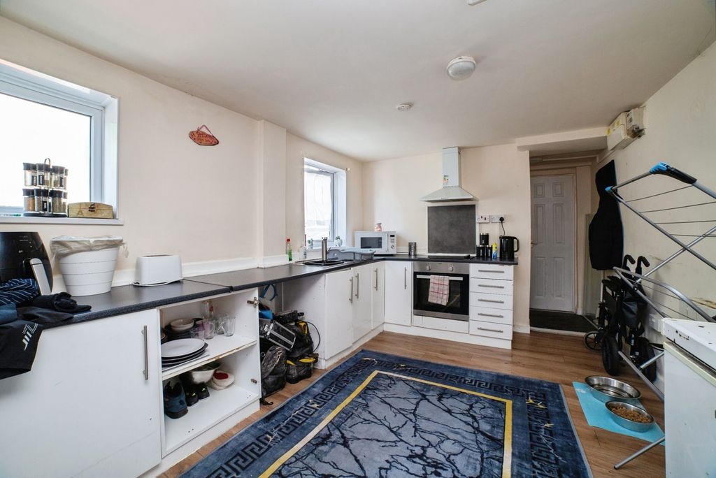 Property photo 3 of 19 Pbox-Img.Jpg