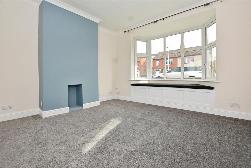 Property photo 3 of 16 Living Room