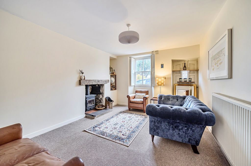 Property photo 3 of 19 3 - Lounge