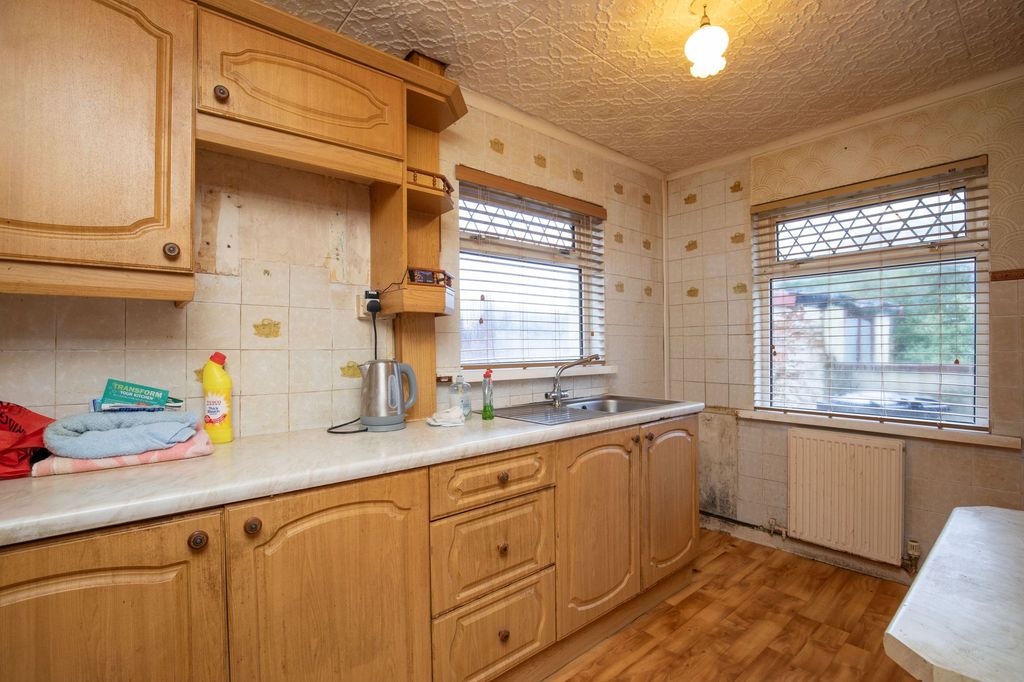 Property photo 3 of 28