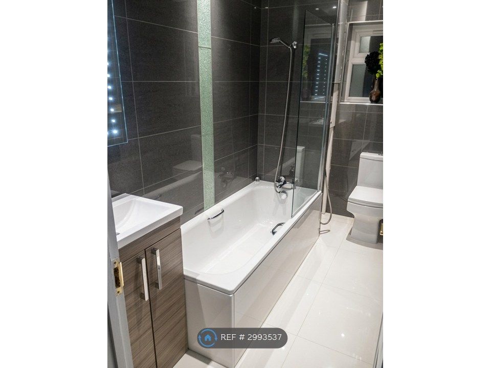 Property photo 2 of 3