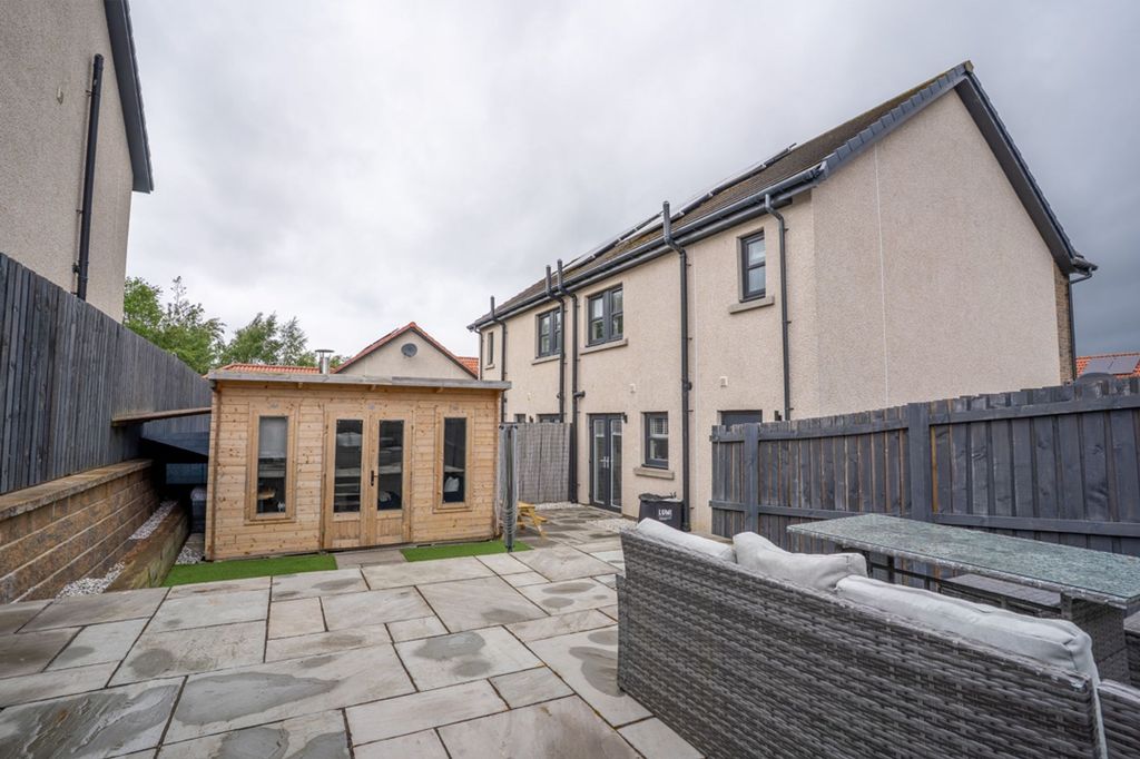 Property photo 1 of 42