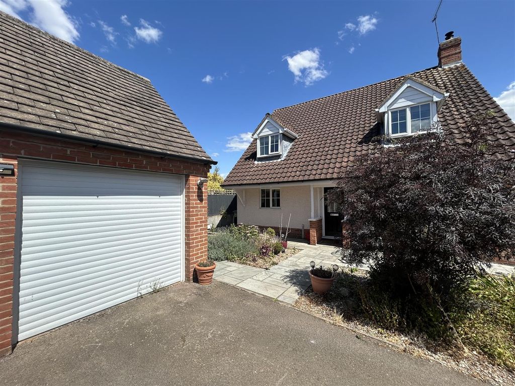 Property photo 1 of 16 Exteior