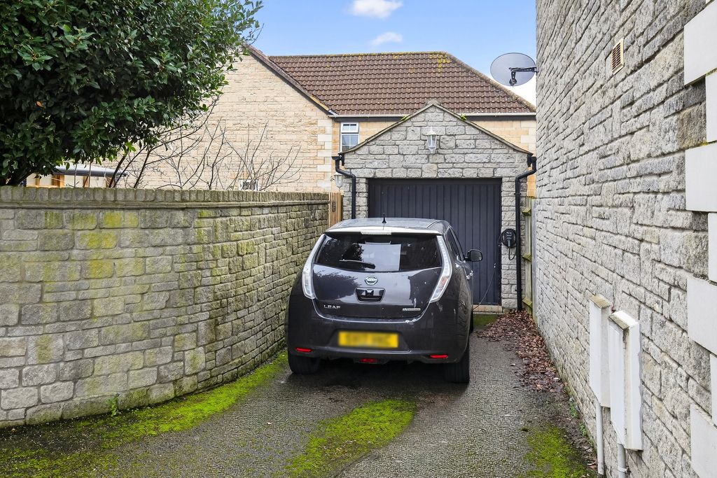 Property photo 2 of 20