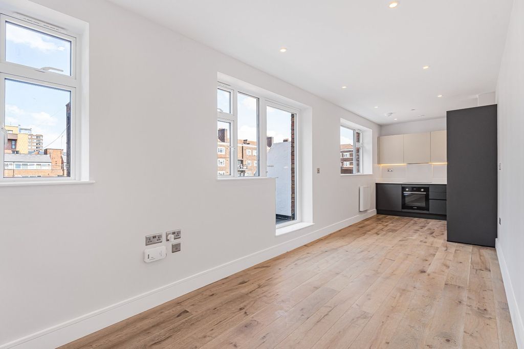 Property photo 1 of 17 Picture No. 06