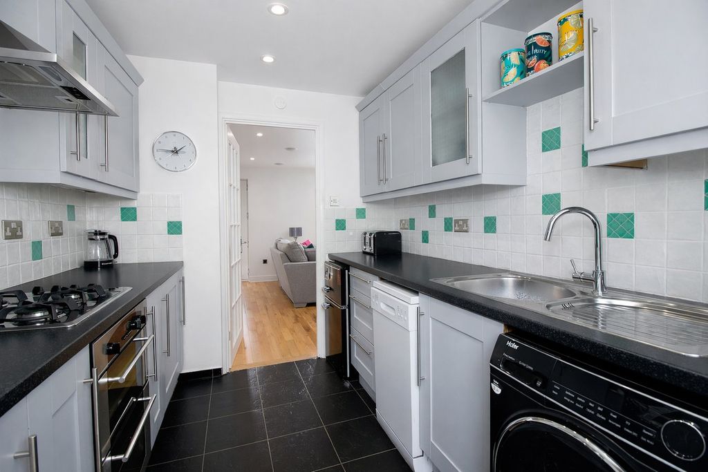 Property photo 3 of 12