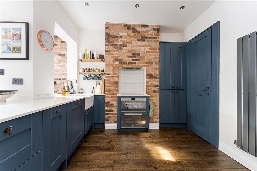 Property photo 3 of 37 Farmilo Road, E17