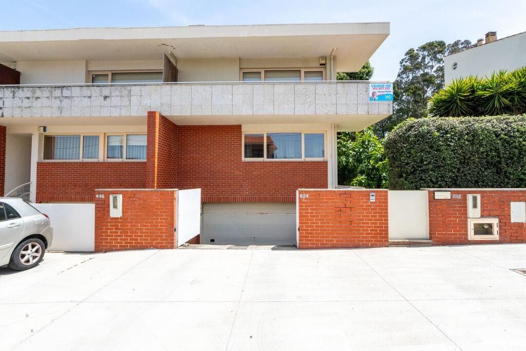 Property photo 2 of 40