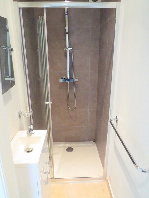 Property photo 3 of 9 Shower
