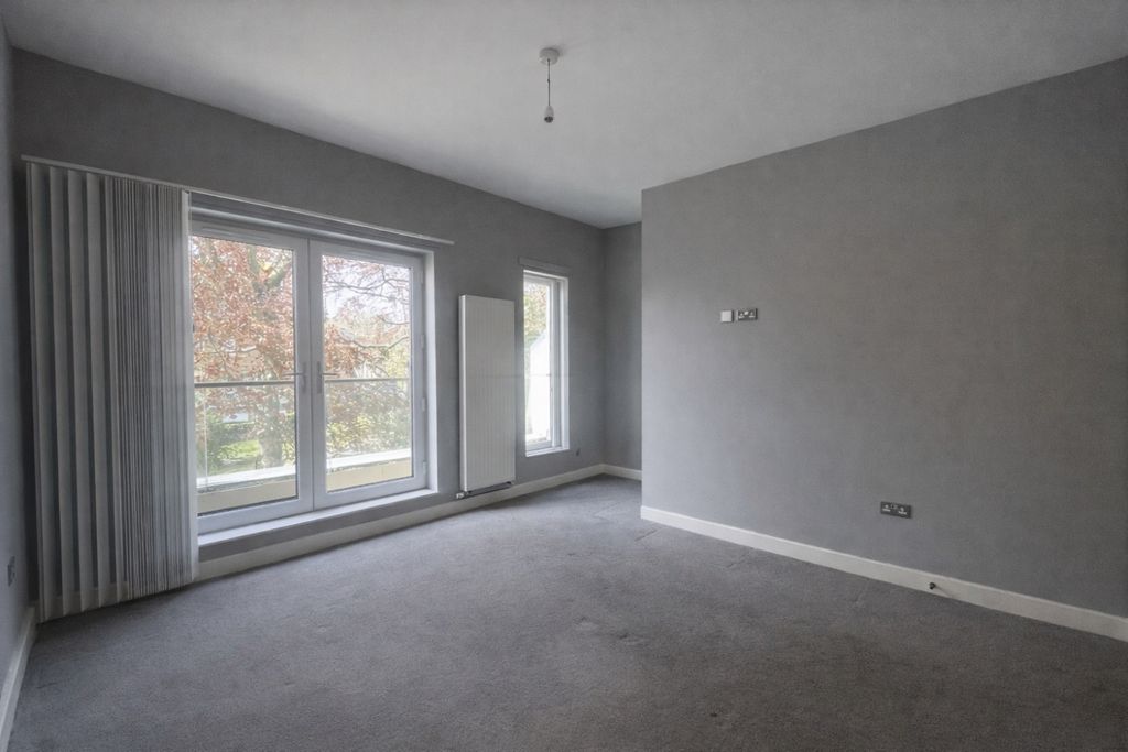 Property photo 2 of 15 70C52B09-4764-4301-96E1-8054A96971A3
