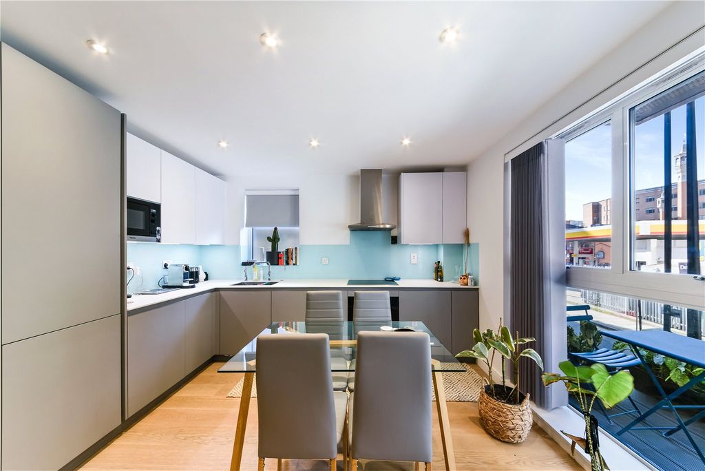 Property photo 2 of 12 Kitchen Diner