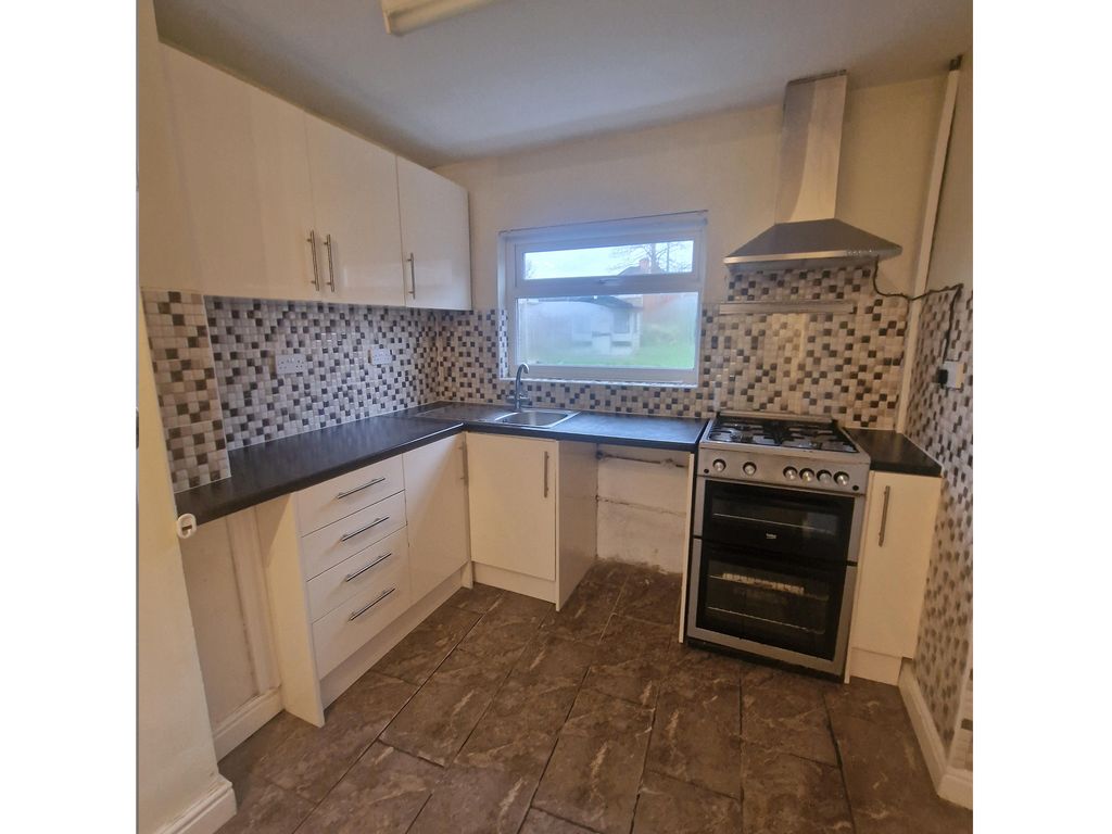 Property photo 3 of 8 Kitchen