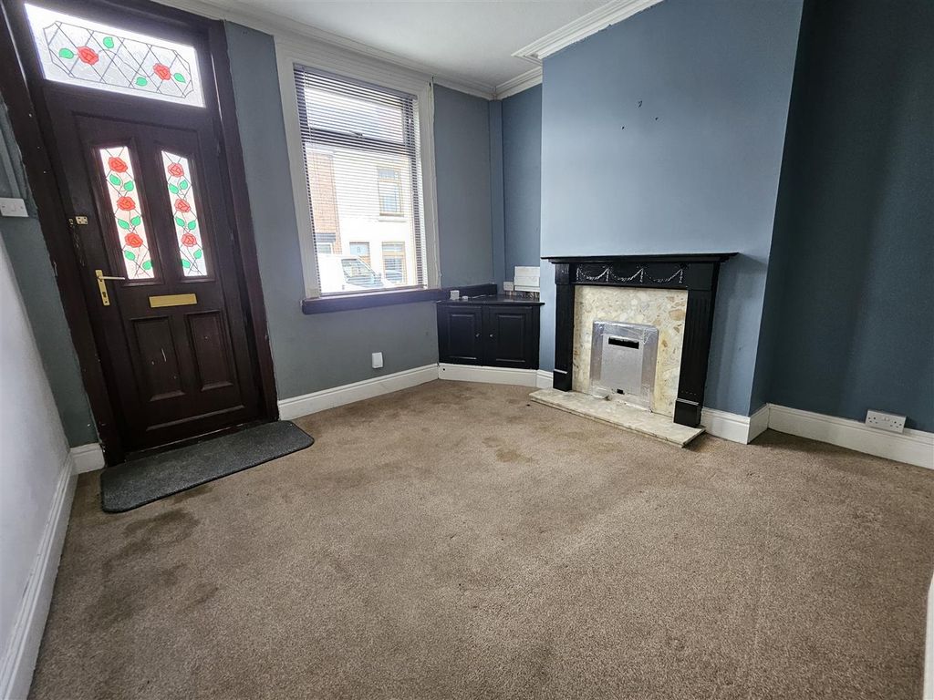 Property photo 2 of 9 Lounge