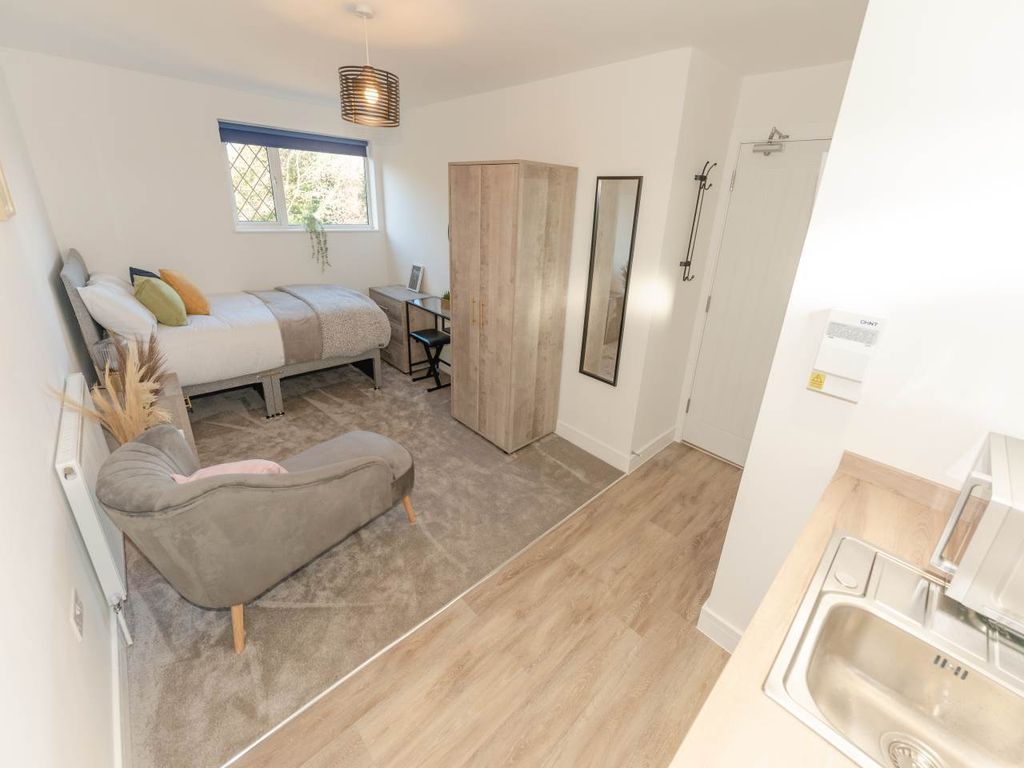 Property photo 2 of 4 Studio