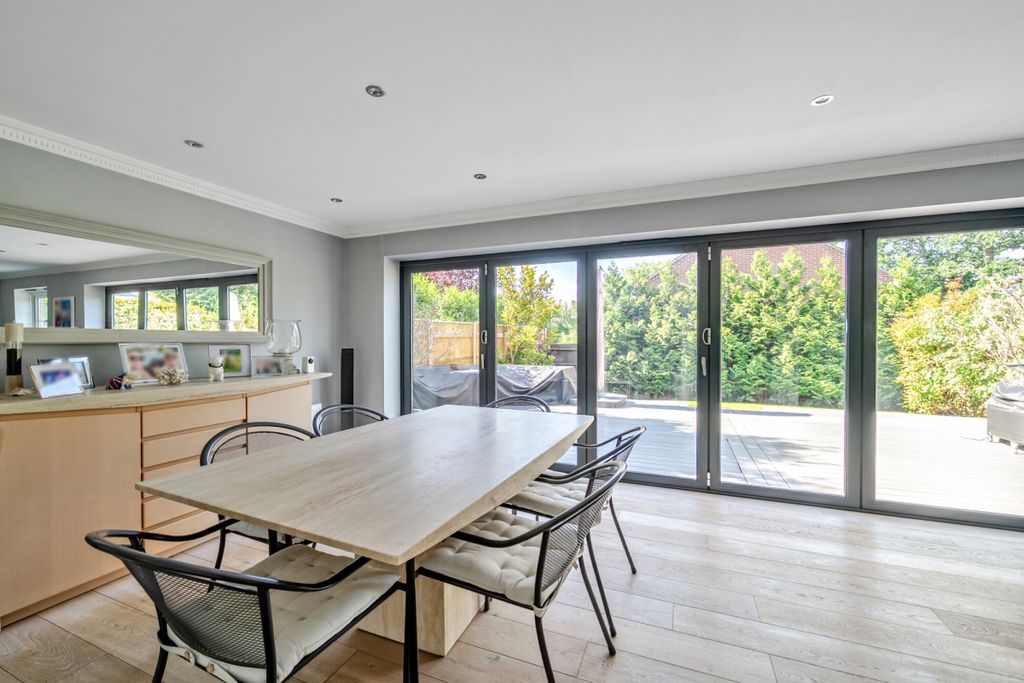 Property photo 3 of 17 Furnival Close