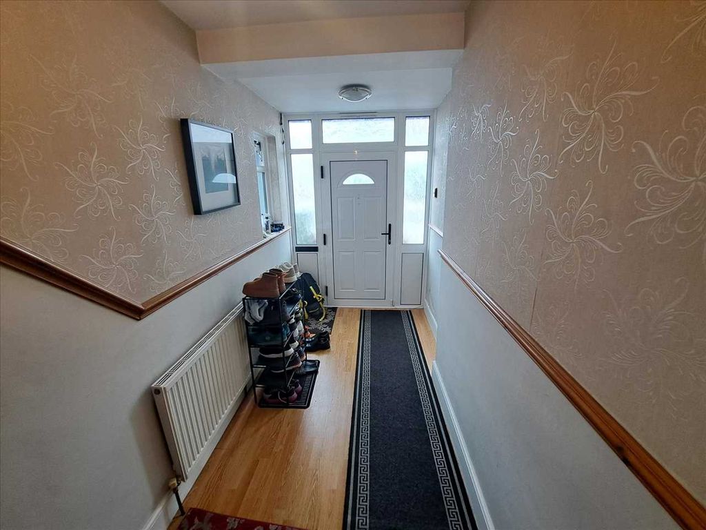 Property photo 2 of 9 Hallway