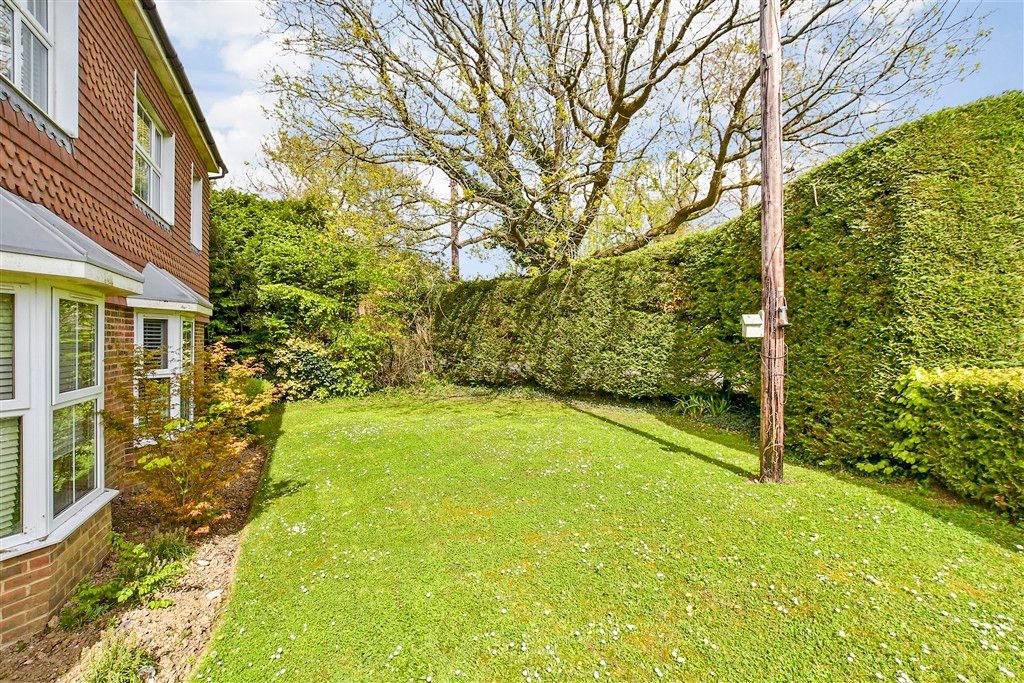 Property photo 2 of 13 Communal Gardens