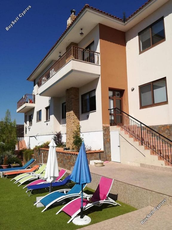 Property photo 2 of 22