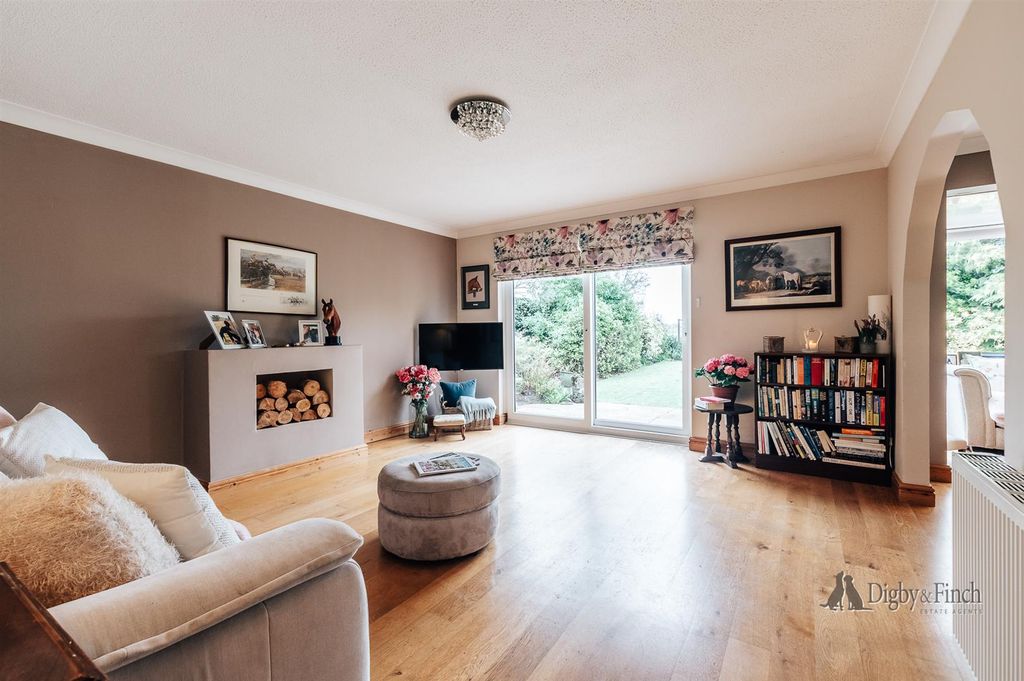 Property photo 2 of 19 Amberley House -02.Jpg