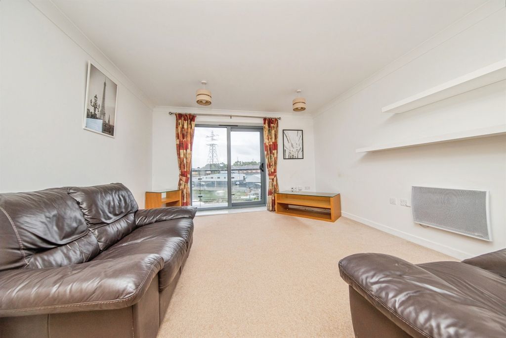 Property photo 3 of 13
