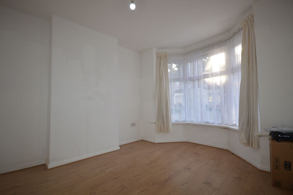 Property photo 2 of 8 2
