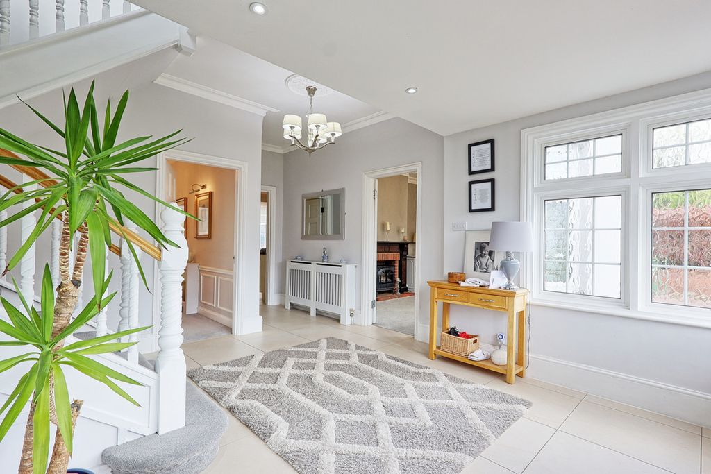 Property photo 3 of 49