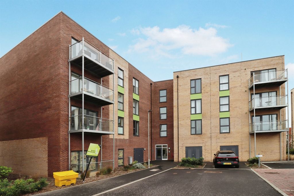 Property photo 2 of 18