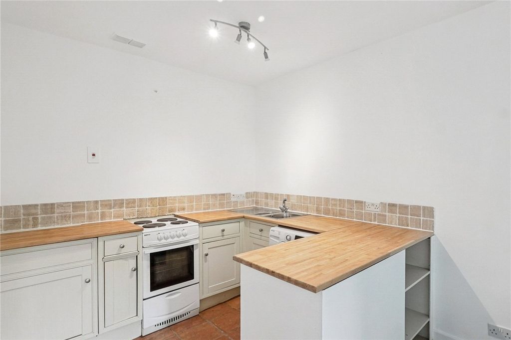 Property photo 2 of 9 Picture No. 13