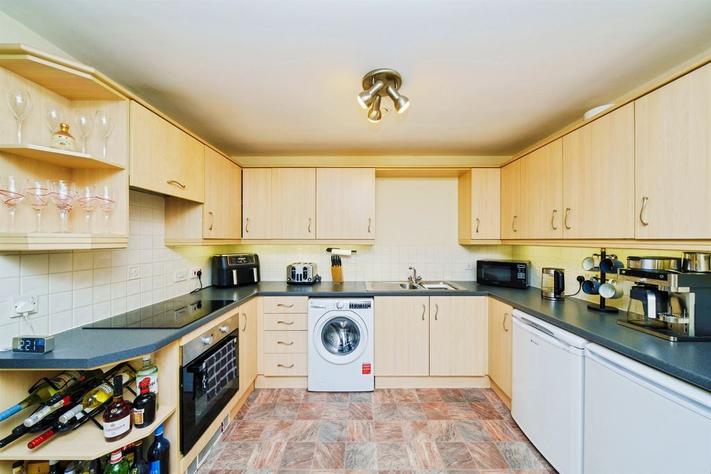 Property photo 3 of 12