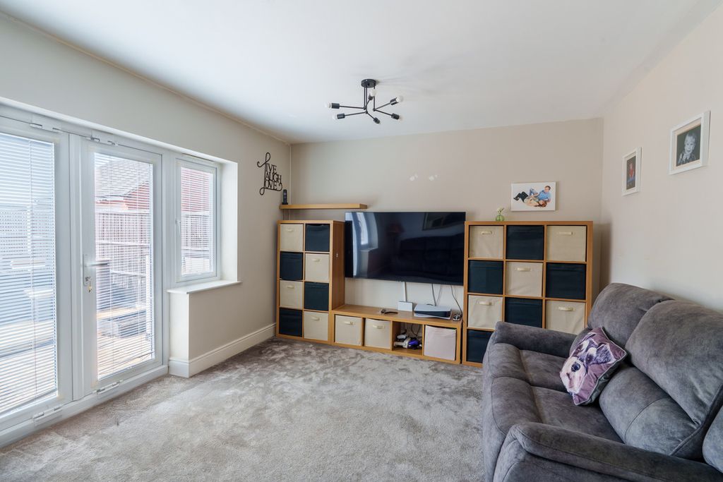 Property photo 2 of 10
