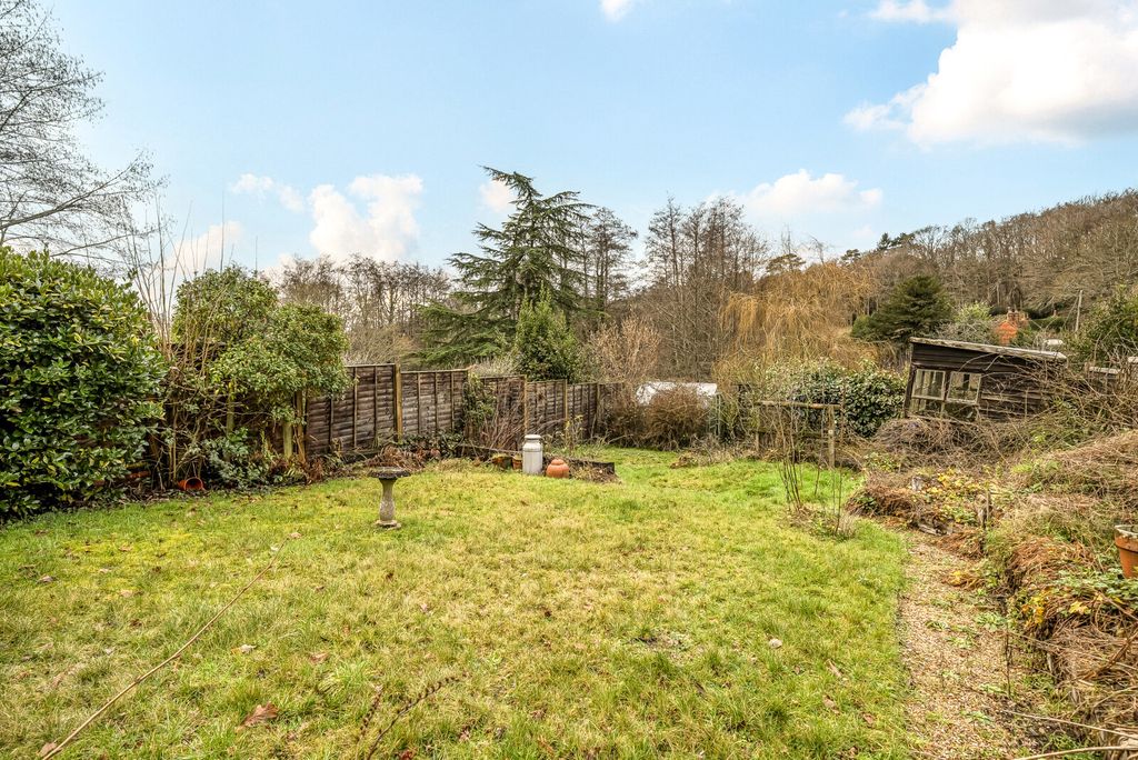 Property photo 3 of 15 1400733-19-696Fc7...