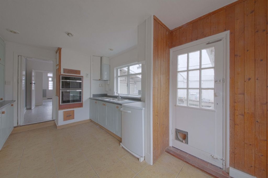 Property photo 2 of 28