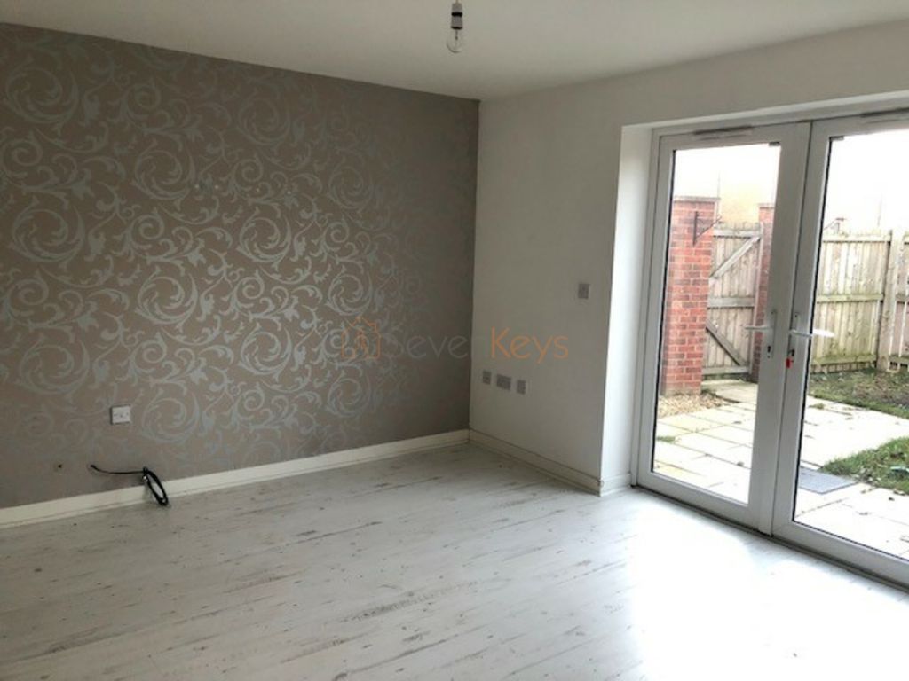 Property photo 3 of 11 Living Room