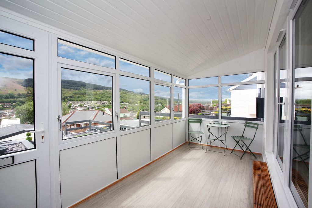 Property photo 2 of 40